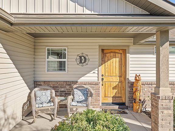 2nd image of 330 Arrowhead Path