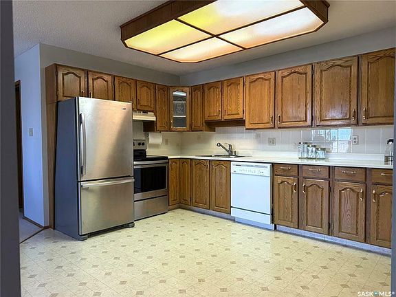 5th image of 806 10th St #303