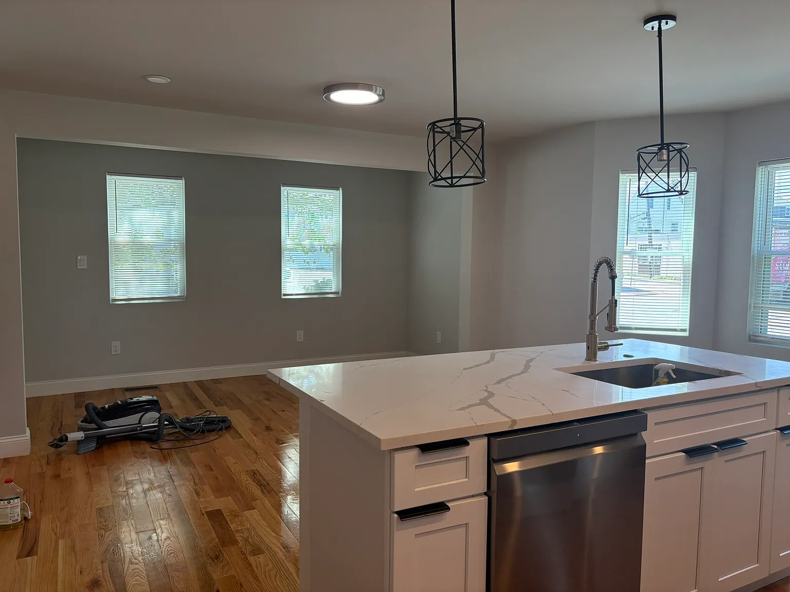 3 bed, 1200 sqft, $3,500 — Photo 4