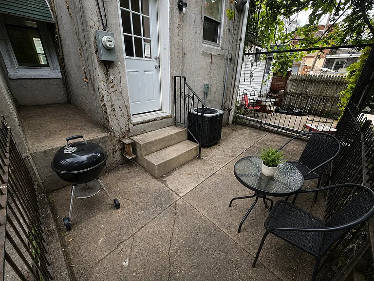 1302 N Farson St — Photo 20