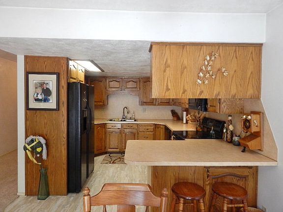 2nd image of 815 Linden Pl