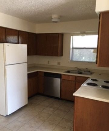 3rd image of 4836 Wellesley Ave