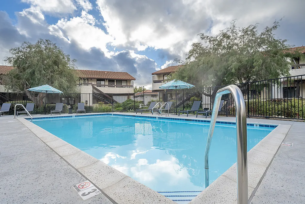 Hacienda at Camarillo Oaks — Photo 1