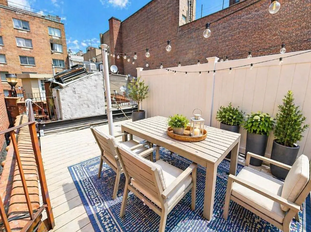 Building Photo - 221 E 23rd St #18