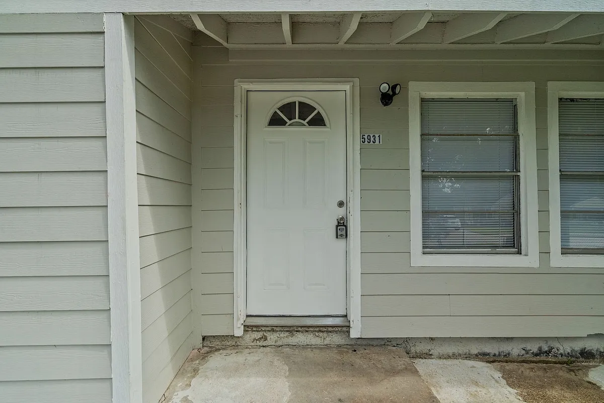 Building Photo - 5931 Southville St