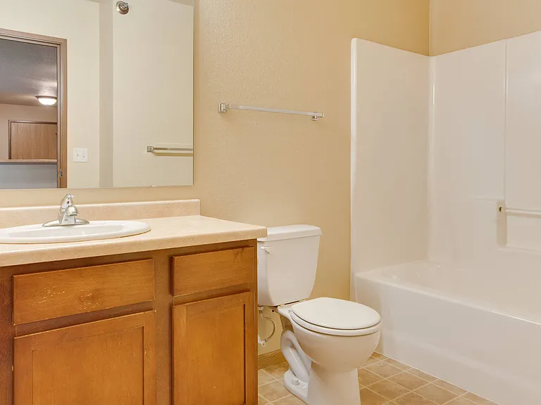 Waterstone Apartments Bathroom