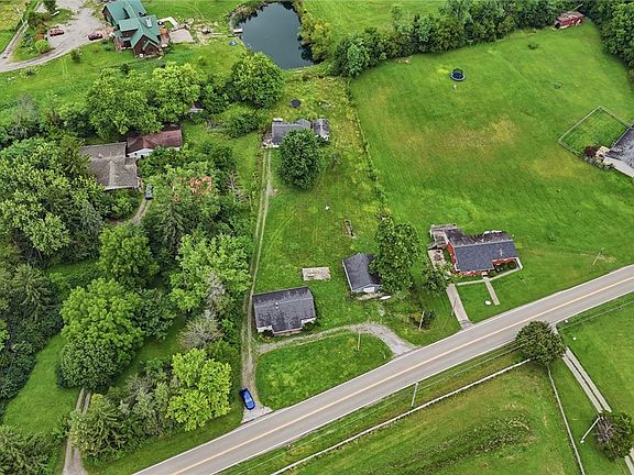 4th image of 7393 Greenbush Rd