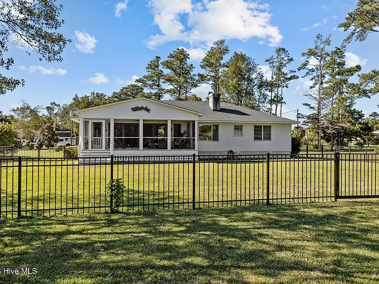 180 Wallace Rd — Photo 6