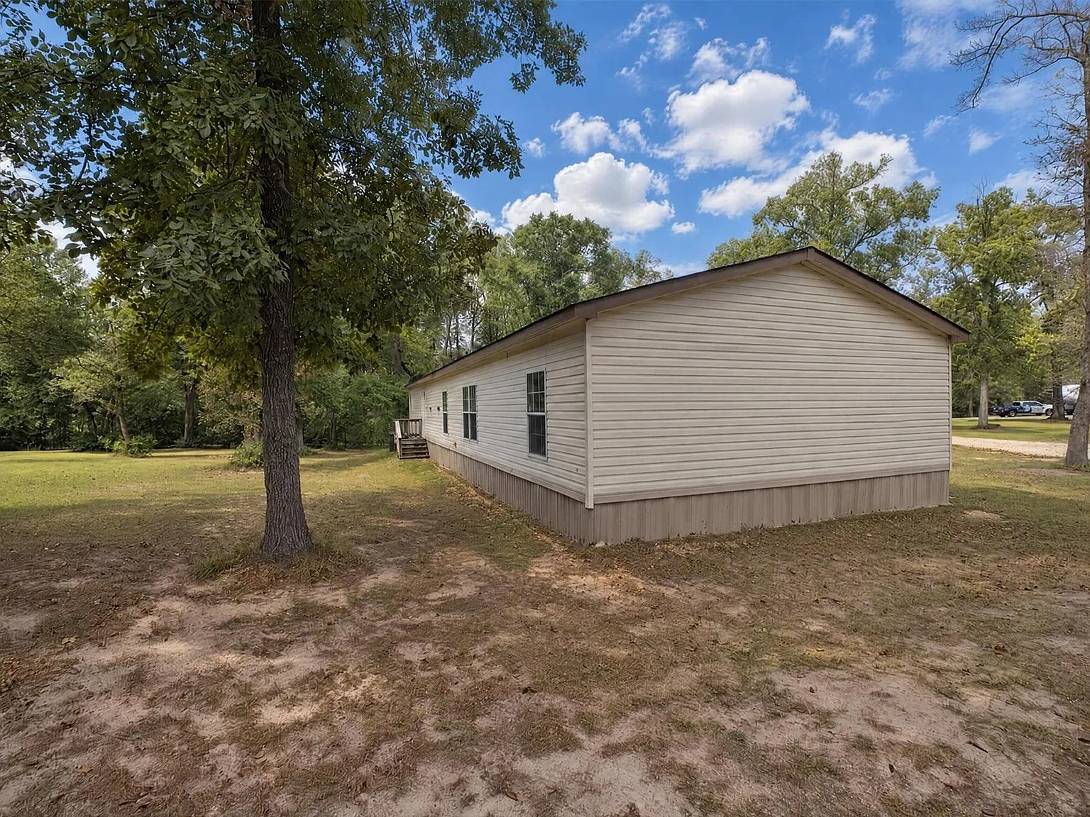 4 bed, 2.0 bath, 1872 sqft, $2,000 — Photo 3