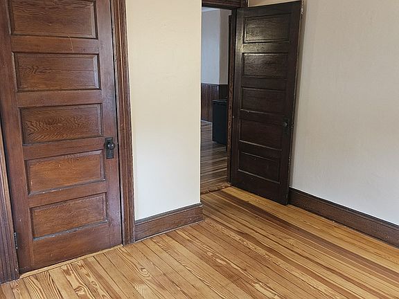 4th image of 70 Warburton St