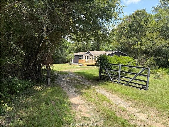 4th image of 10801 Noble Oaks Ln
