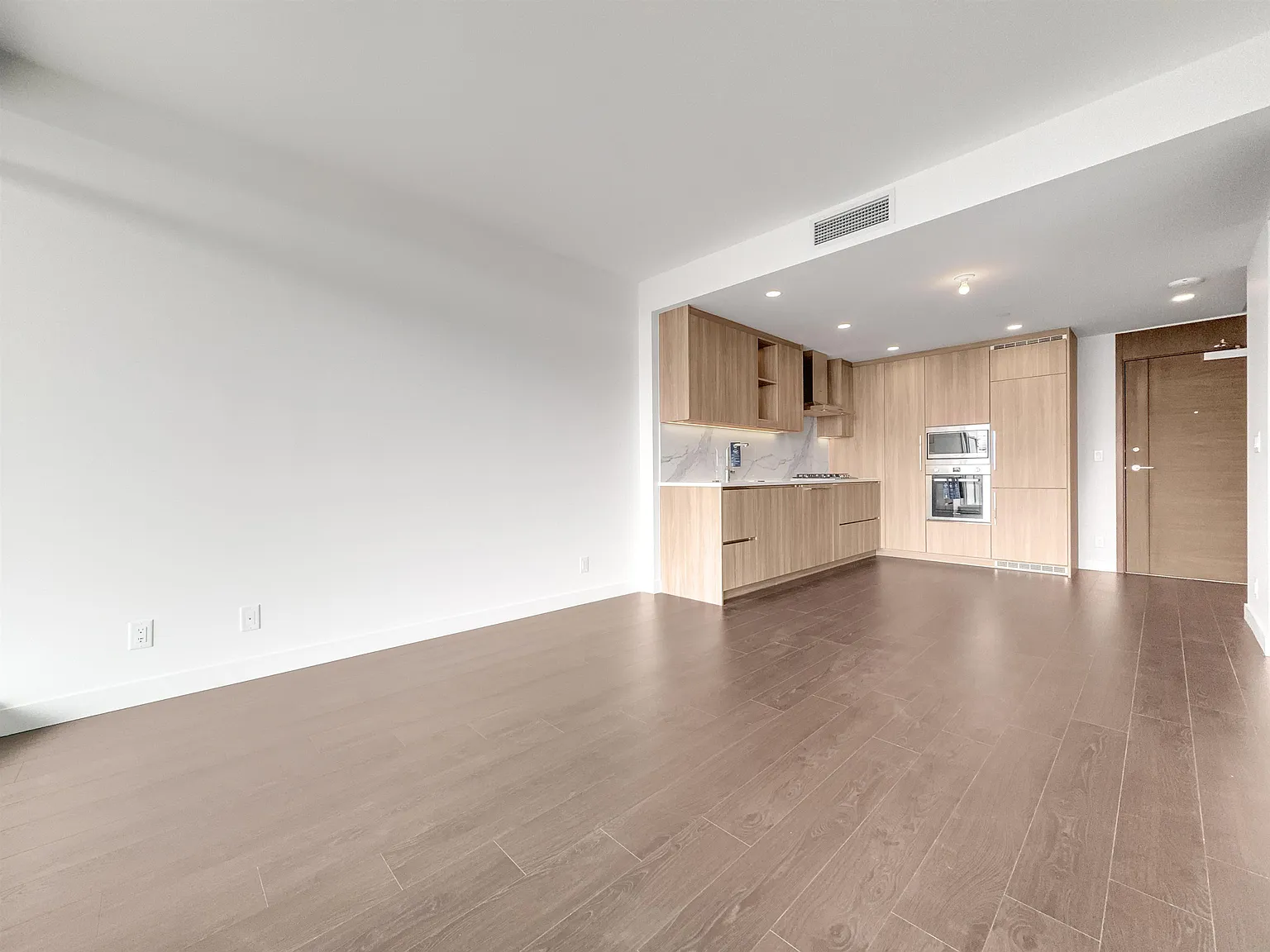 1 bed, 561 sqft, $2,400 — Photo 3