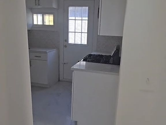 3rd image of 40 Beach 28th St Room 1