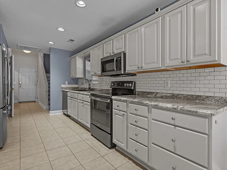 2409 Hunters Trl — Photo 11