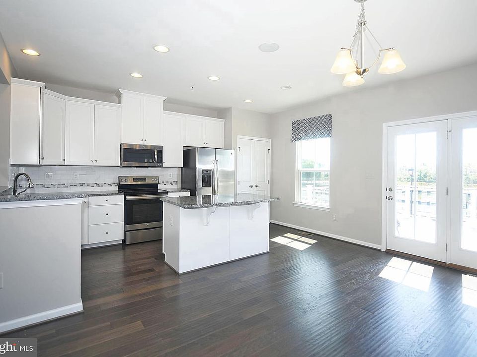 2nd image of 8233 Secluded Cove Ln