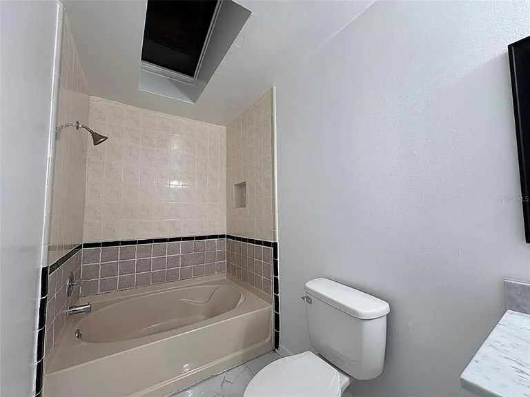 1724 Foxhall Cir #1724 — Photo 12