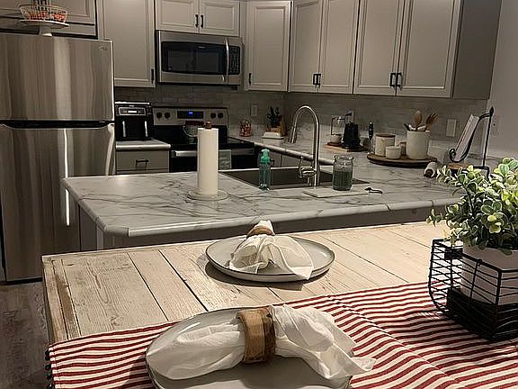 2nd image of 6 Bonnie Ln