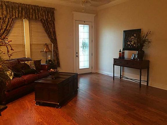 3rd image of 1915 Wildwood Dr