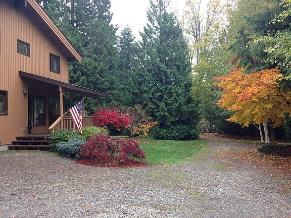 Front of house in the fall