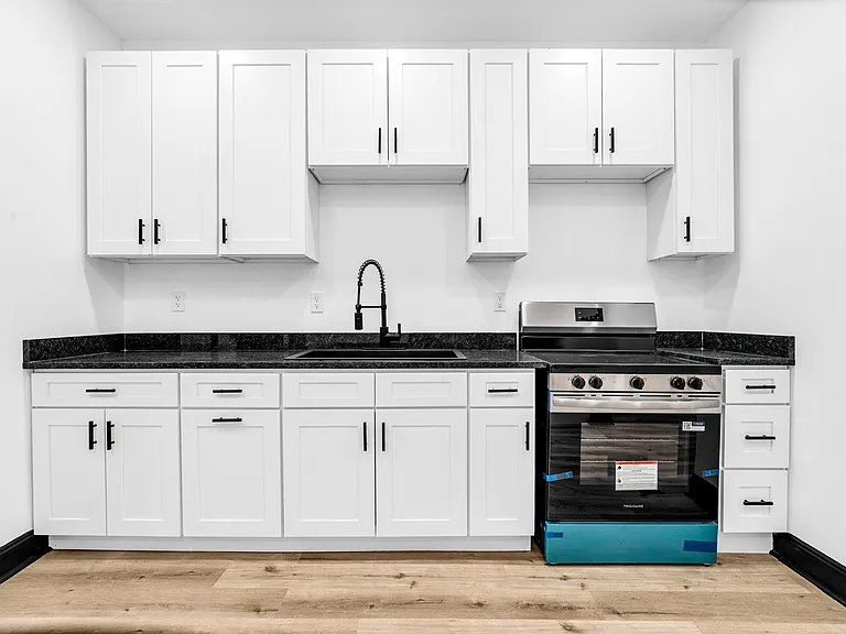 214 E 16th Ave — Photo 2