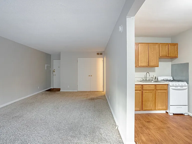 Skylark Apartments — Photo 45