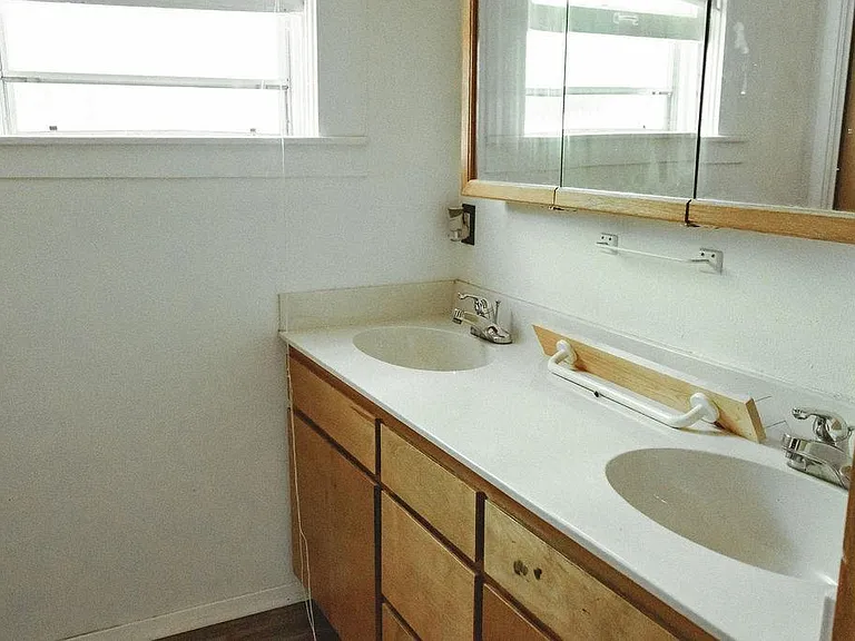 423 Elm St — Photo 2