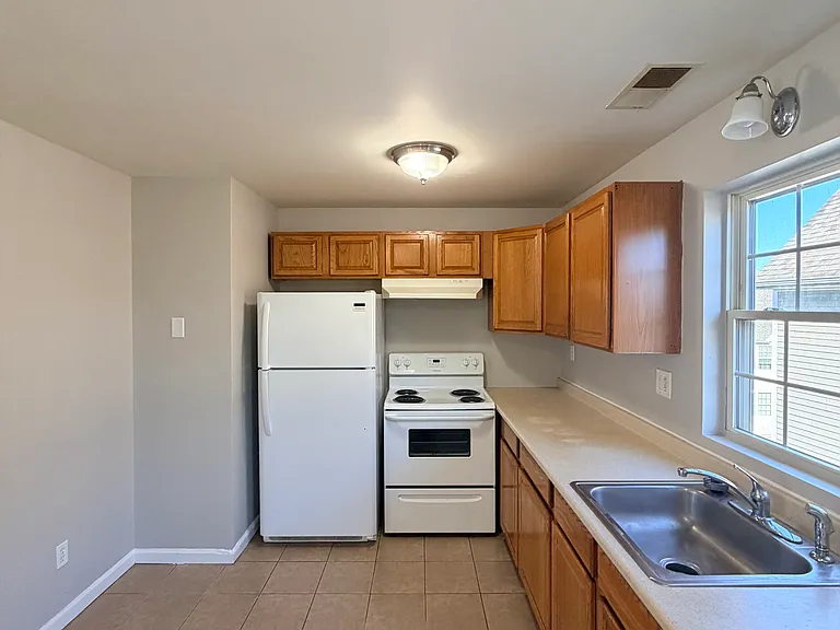 129 Main St #B — Photo 2