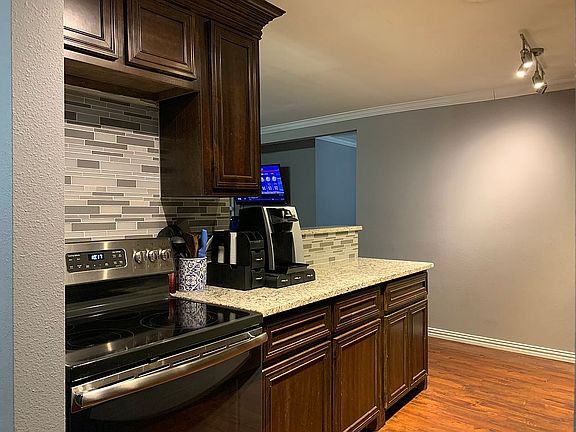 4th image of 238 Glencairn Dr