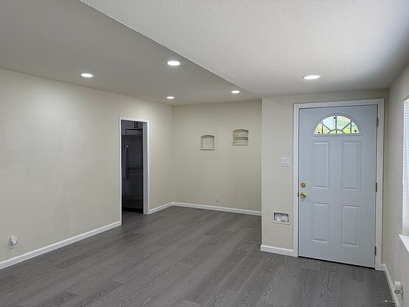 2nd image of 25696 Lander Ave