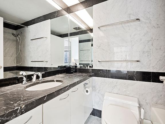 2nd image of 150-156 W 56th St APT 3611
