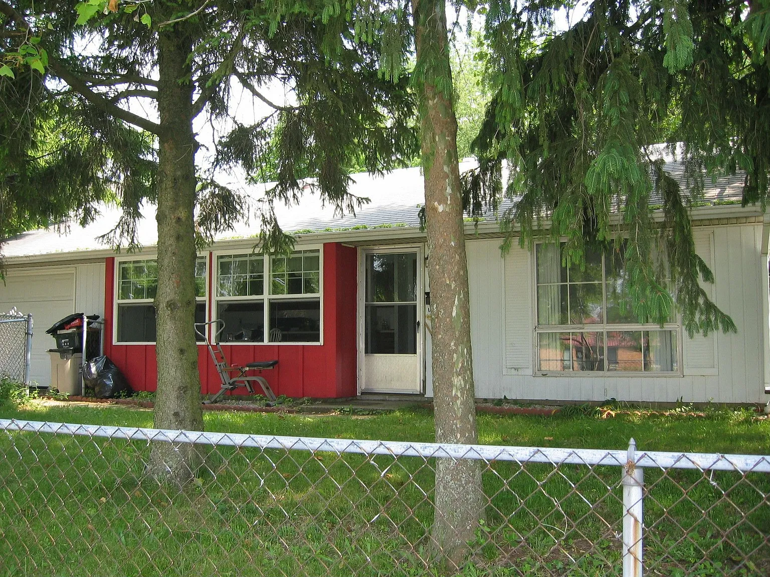 1613 E Washington St photo 1