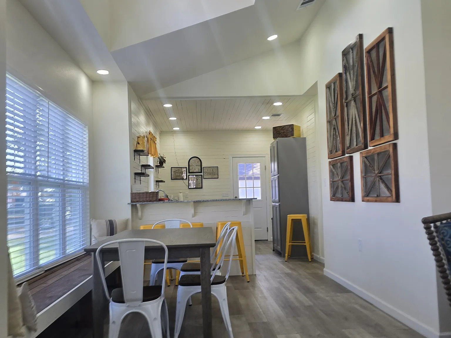 3 bed, 1300 sqft, $4,000 — Photo 2