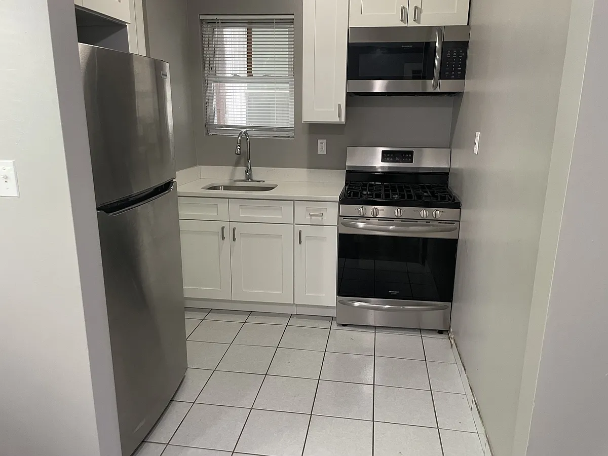Building Photo - 8 Cheever Ct #1