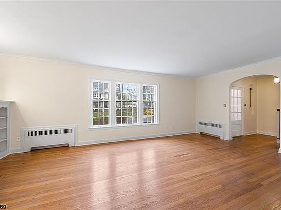5th image of 27 Claremont Ave