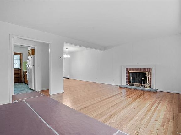 2nd image of 7 Crystal Ct