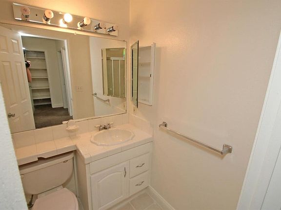 3rd image of 4722 Greenholme Dr APT 3