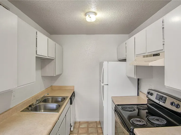 1500 Alpine Cir #C — Photo 4