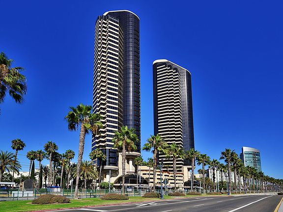 3rd image of 200 Harbor Dr Unit 1102