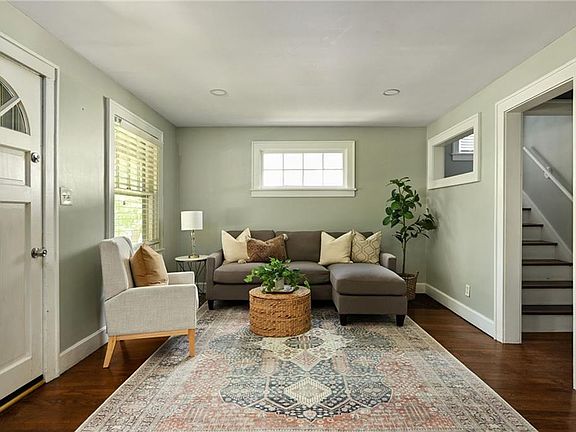 4th image of 5709 Kenwood Ave
