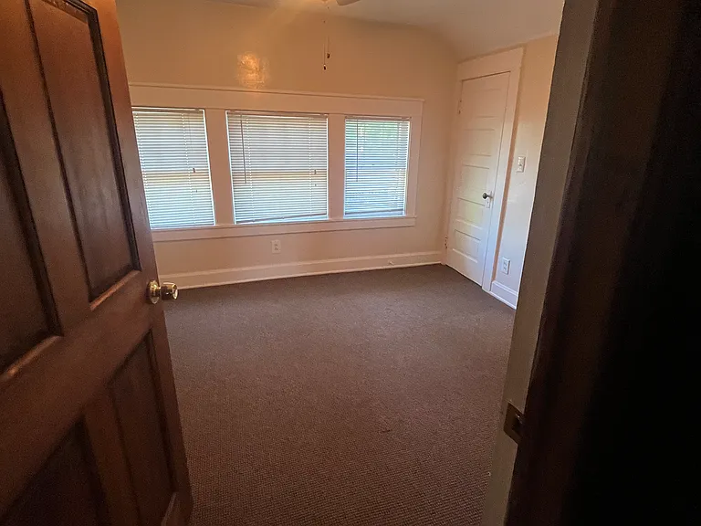 681 Whitney Rd W — Photo 7