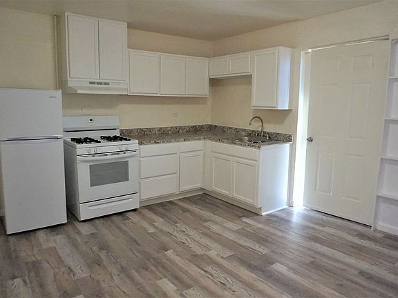 3rd image of 214-216 N Canyon Dr #5
