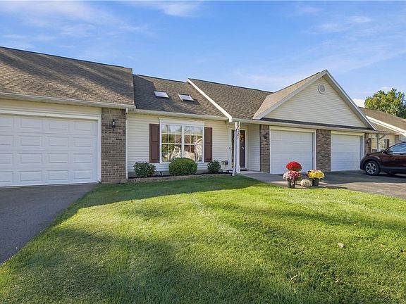 3rd image of 221 Rayfield Cir