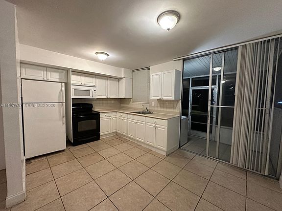 4th image of 5959 SW 69th St #106