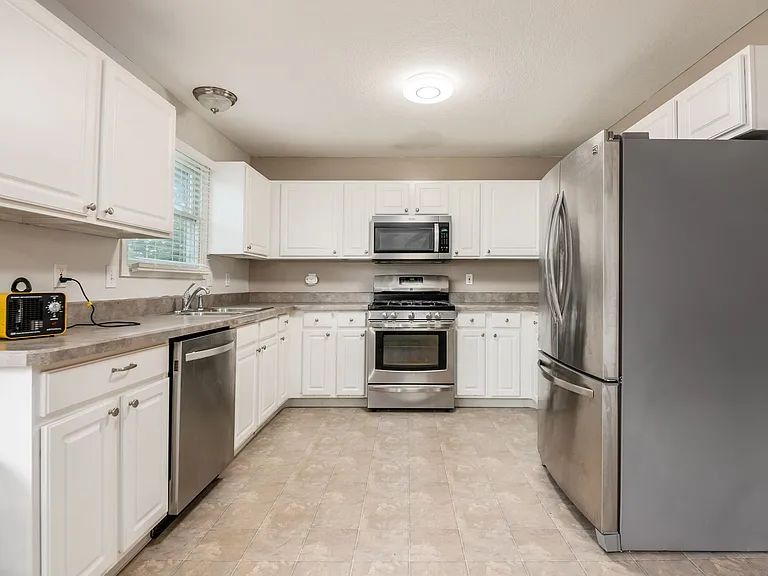 8607 Clover Glade Dr — Photo 13