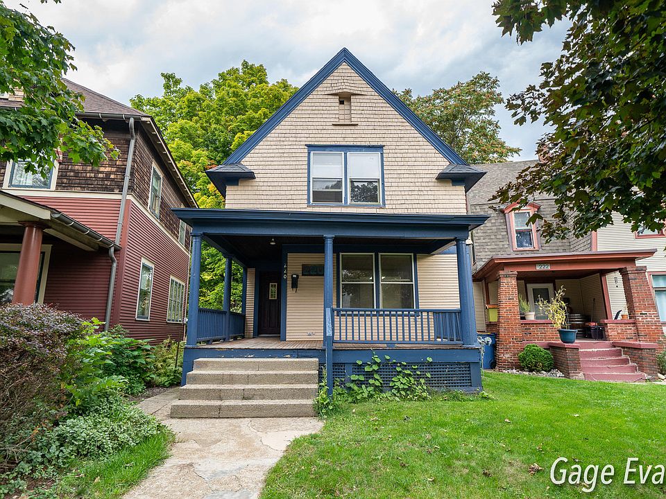 1st image of 220 Wellington Ave SE