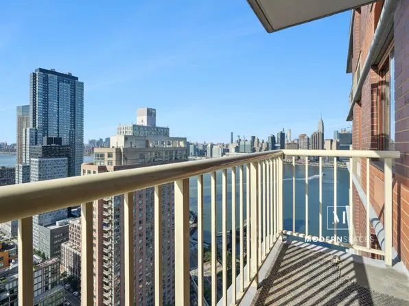 4-74 48th Avenue image 3 of 28