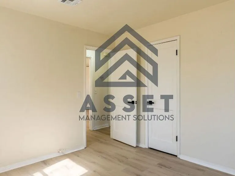 422 E Northrup Dr — Photo 6