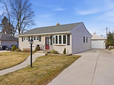 802 Forest CIRCLE, Manitowoc, WI, 54220