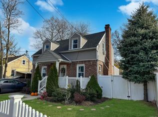118 E Pennywood Ave, Roosevelt, NY