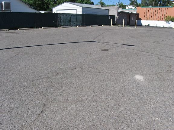 4th image of 701 E Ash St